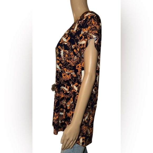 LuLaRoe Classic T Tigger Disney Print Shirt Size L NWT - Picture 4 of 6